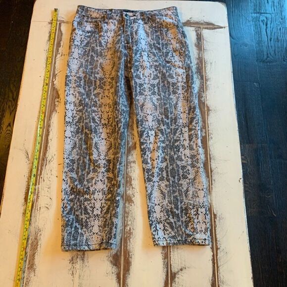 Tru Luxe Snake Skin Pattern Capri - Picture 1 of 6